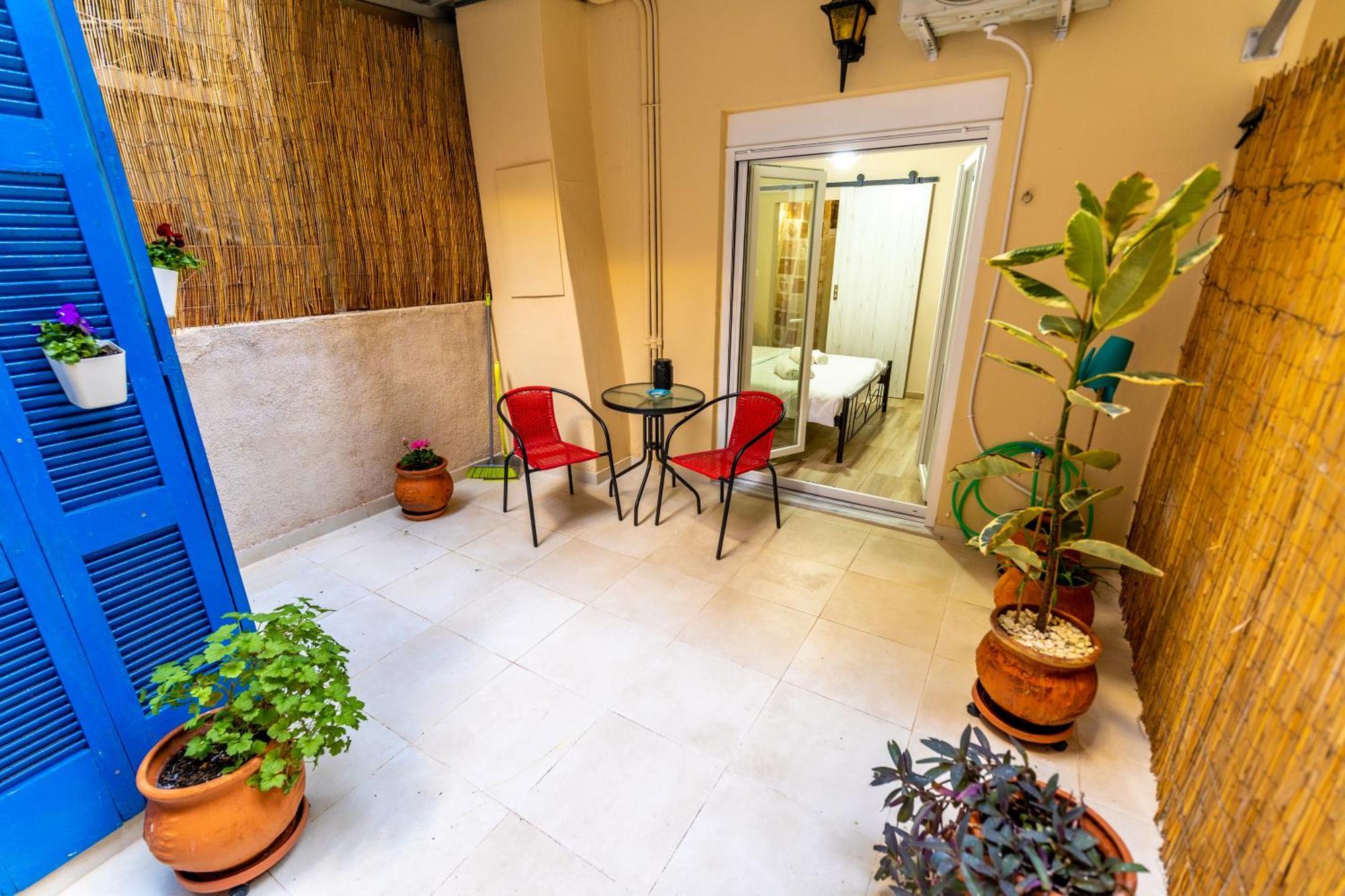 Oasis In The Centre * Athene